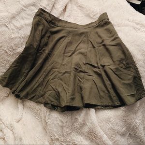 AMERICAN EAGLE pleated skirt